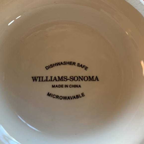 Beautiful William Sonoma set of 4 mugs featuring Snowman Chef - Picture 2 of 3